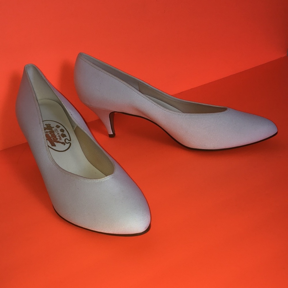 FINAL MARKDOWN Ladies’ Touch Ups Dyeable Wedding Pumps 12